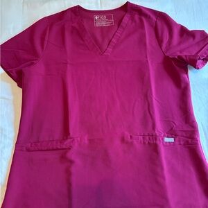 Figs Casma top in Dark Magenta Large